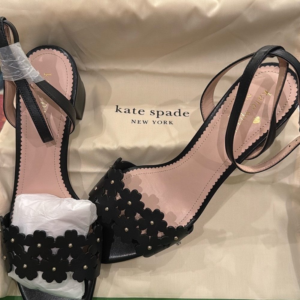 ♠️SOLD OUT ON SITE - Kate Spade Daisy Leather Mid Sandal, NIB with dust bag